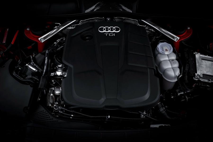 Моторный отсек Audi A4 2.0 TDI Ultra (B9) 2015 года  (WW) (фото 2 из 23)